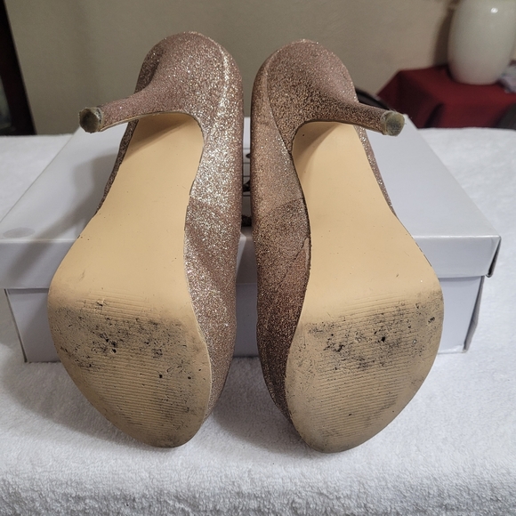 Steve Madden Gold Glittering Heels Size 8 - Picture 4 of 4